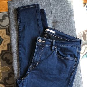 Levi’s 710 Super Skinny Jeans sz 32